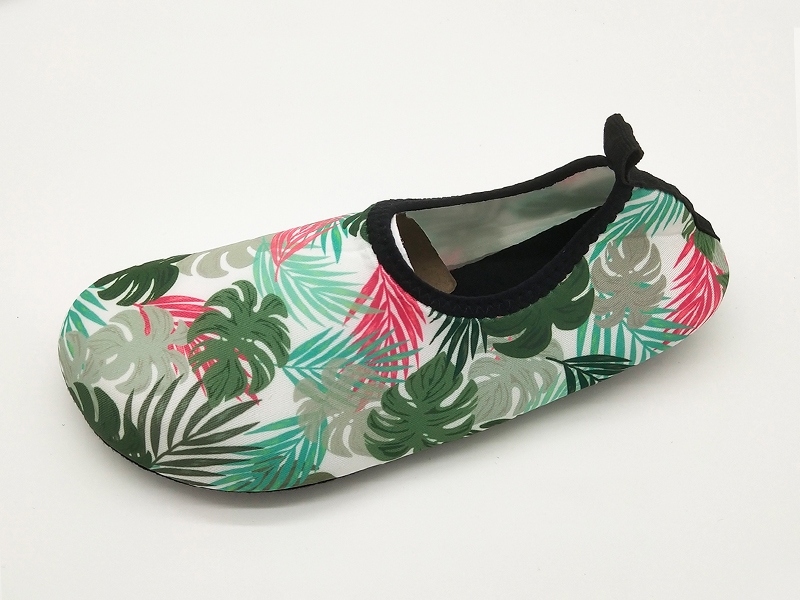Trendy designs for swimming shoes Beach Swim Surf